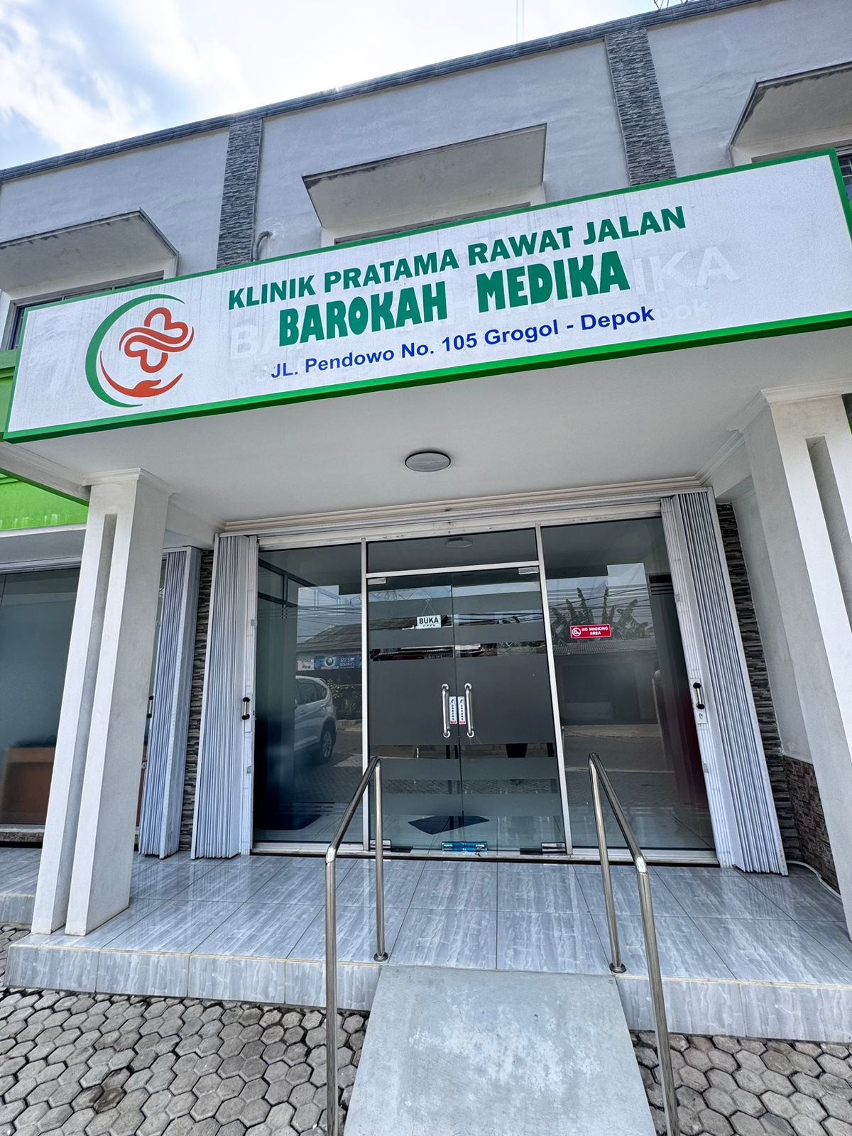 Tampak Depan Klinik